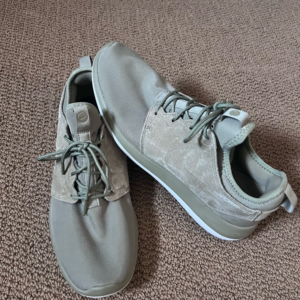 Nike Men's Olive Athletic Shoes